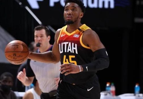 层对他有着 层对他有着